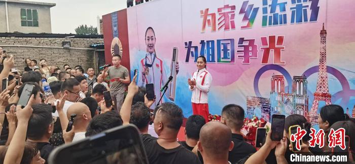 通讯:中国奥运女拳王回家 第2张 通讯:中国奥运女拳王回家 第2张