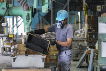 日本一季度实际GDP环比下降0.2%