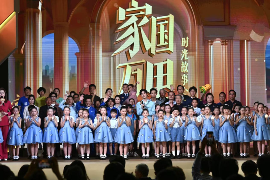 “家国万里时光故事会” 举行,多家庭共话家风与家国情怀 第1张 “家国万里时光故事会” 举行,多家庭共话家风与家国情怀 第1张